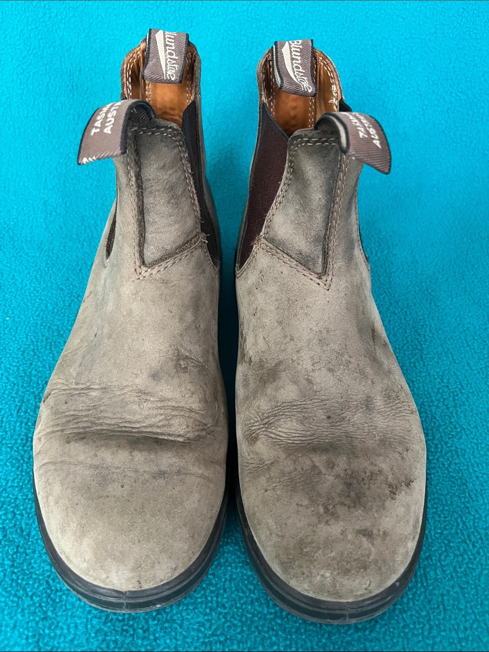 Blundstone Women’s Taupe Suede Chukka Boots